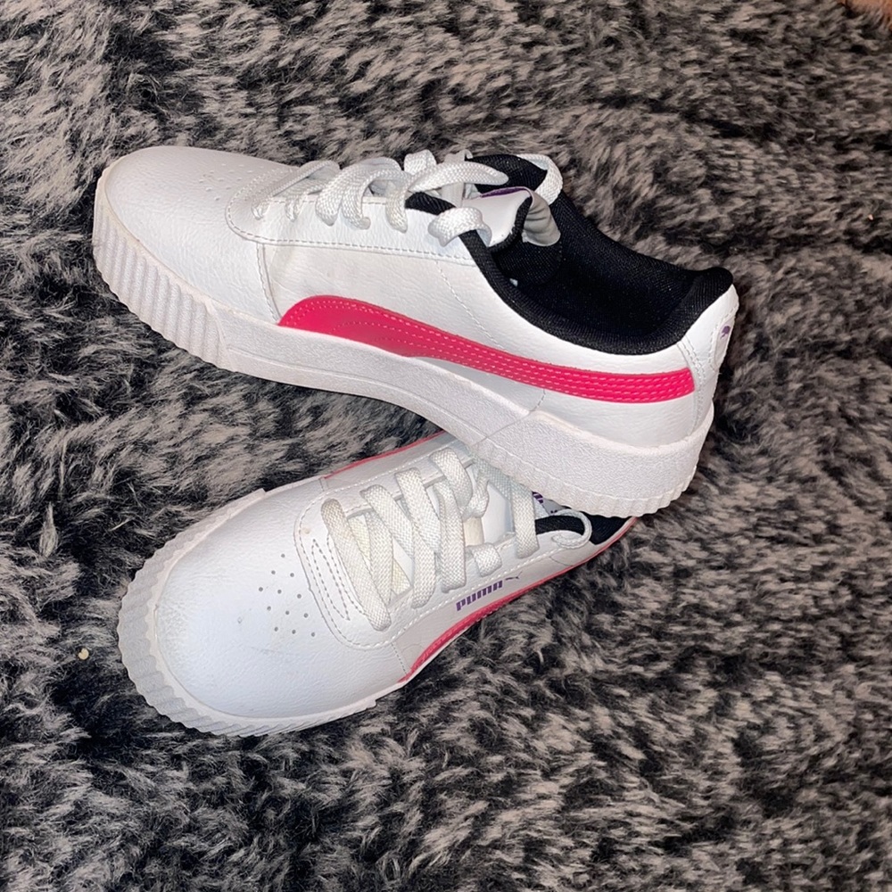 Puma sneakers lightly used great condition!